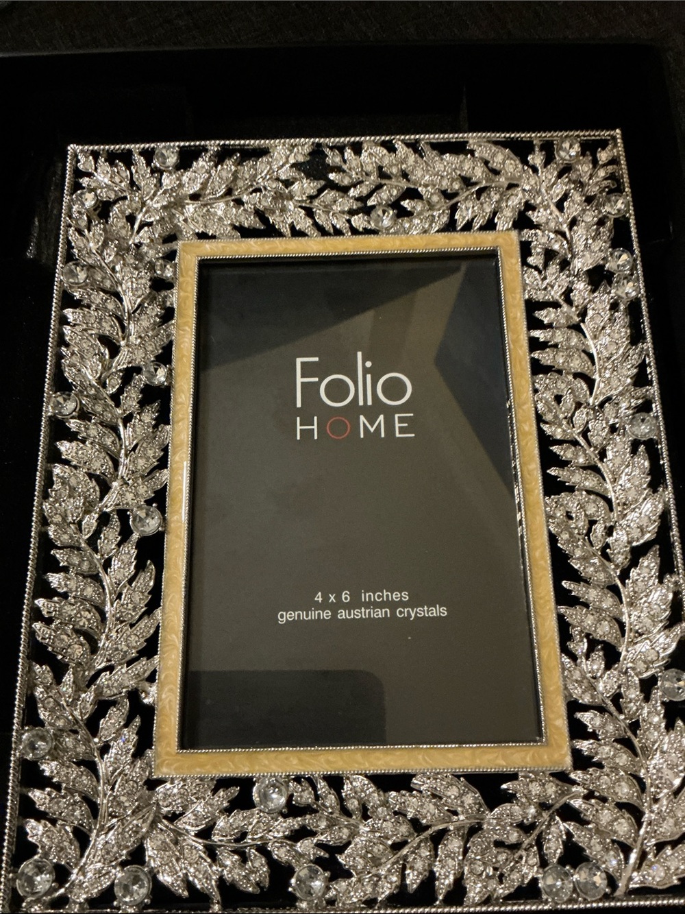 NEW SAKS FOLIO GORGEOUS 4x6 photo crystal frame